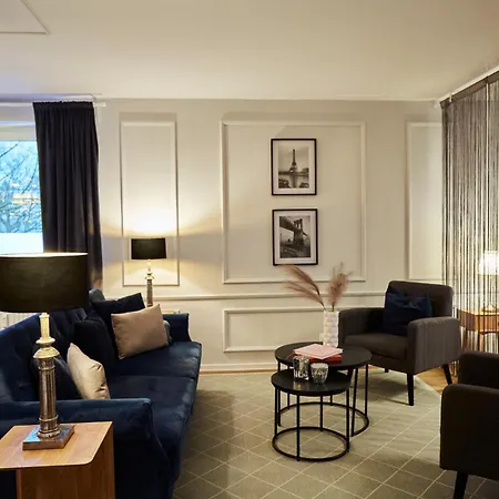 R B Apartment: Airport-Adjacent Hamburg Haven for Families and Professionals Exterior photo