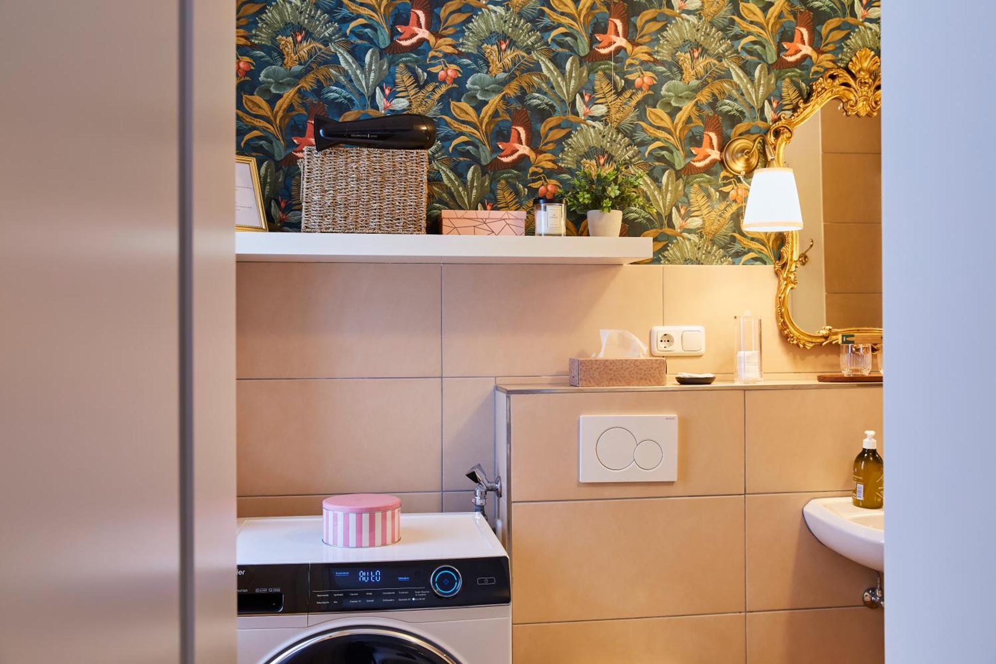 Apartment R B Apartment: Airport-adjacent Haven For Families And Professionals Hamburg