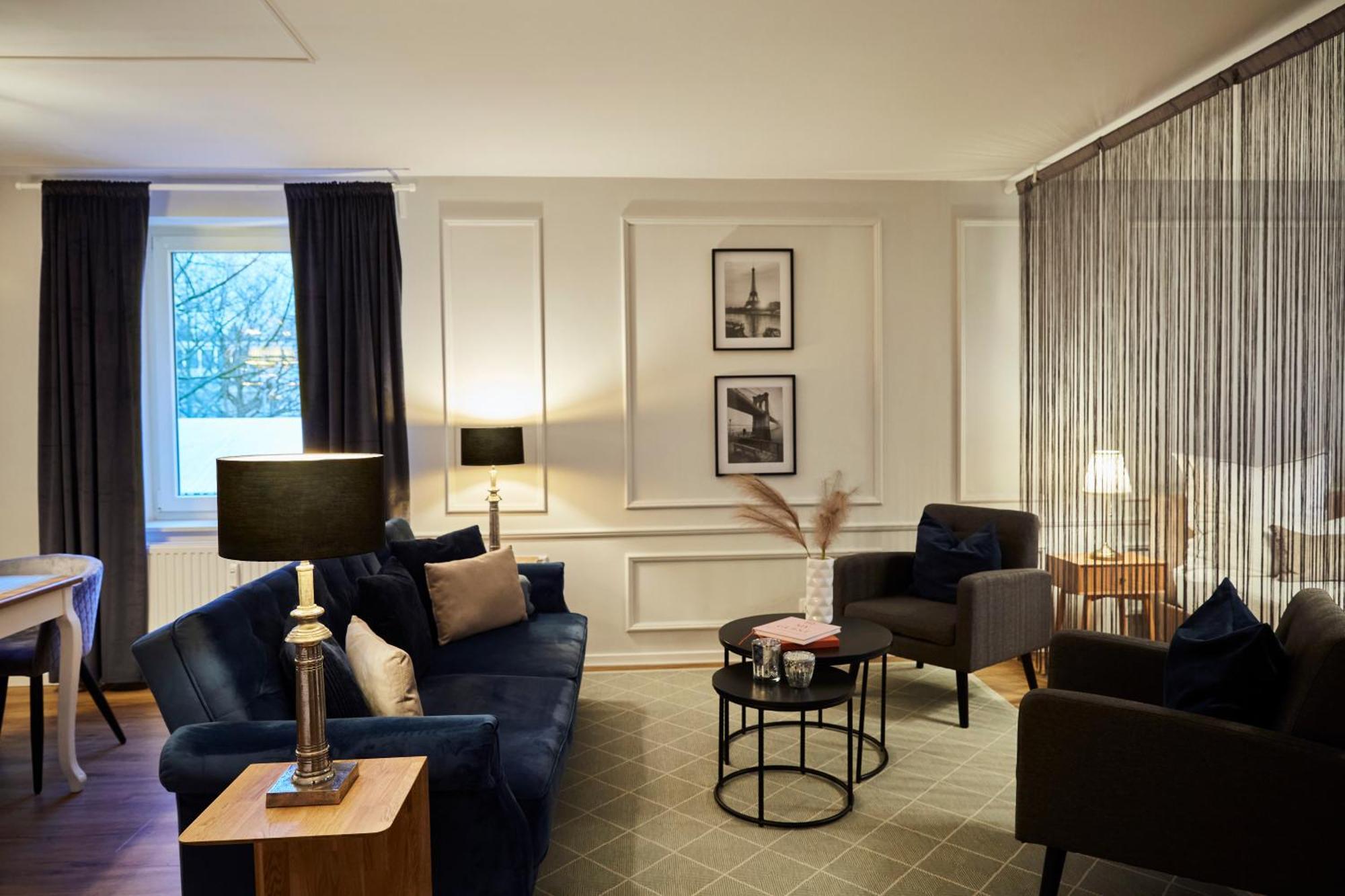 Apartamento R B Am Airport - 1-4 Personen - Kueche - Smart Tv - Waschmaschine - Perfekt Fuer Geschaeftsreisende Oder Familien *