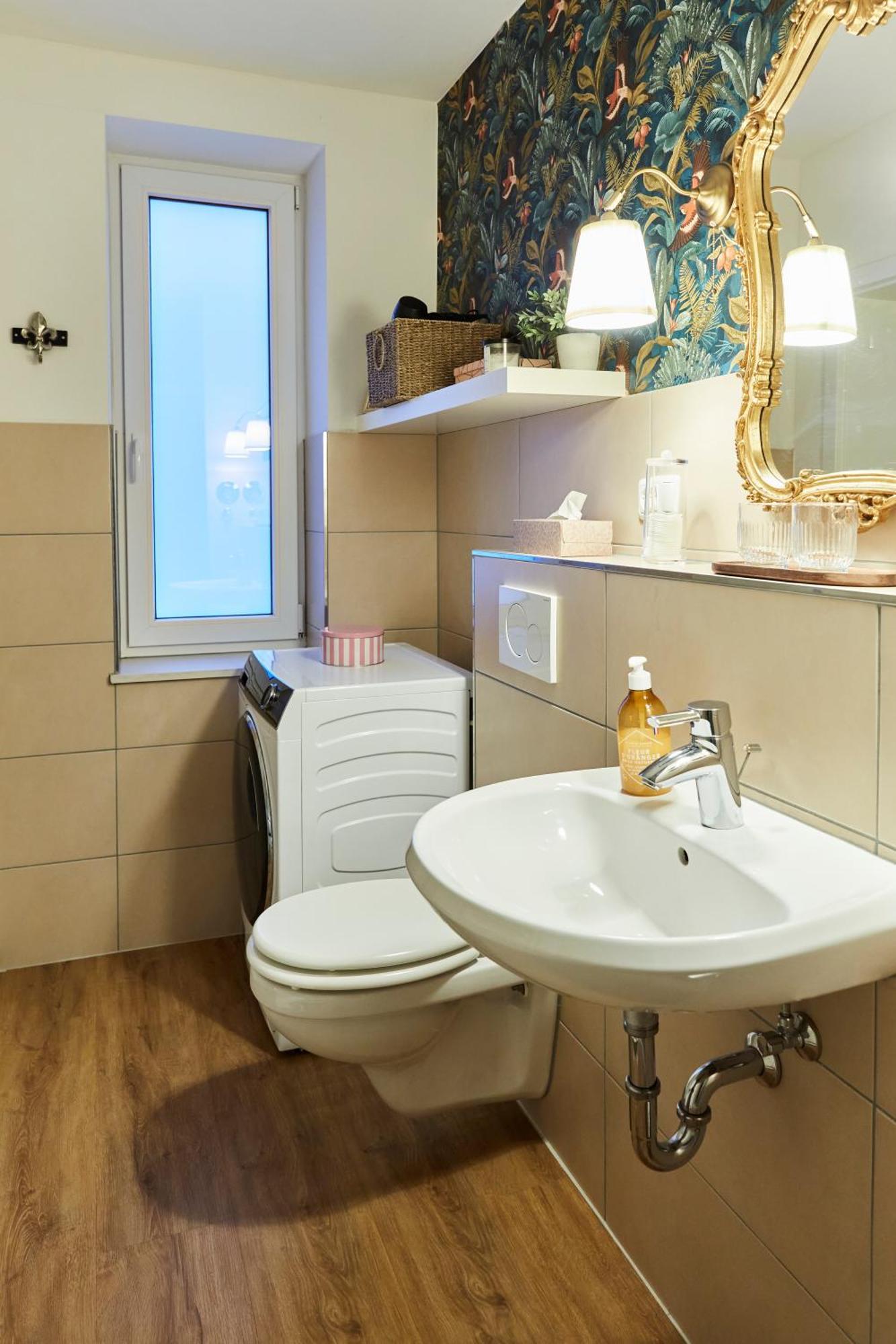 R B Apartment: Airport-adjacent Haven For Families And Professionals Apartment Hamburg
