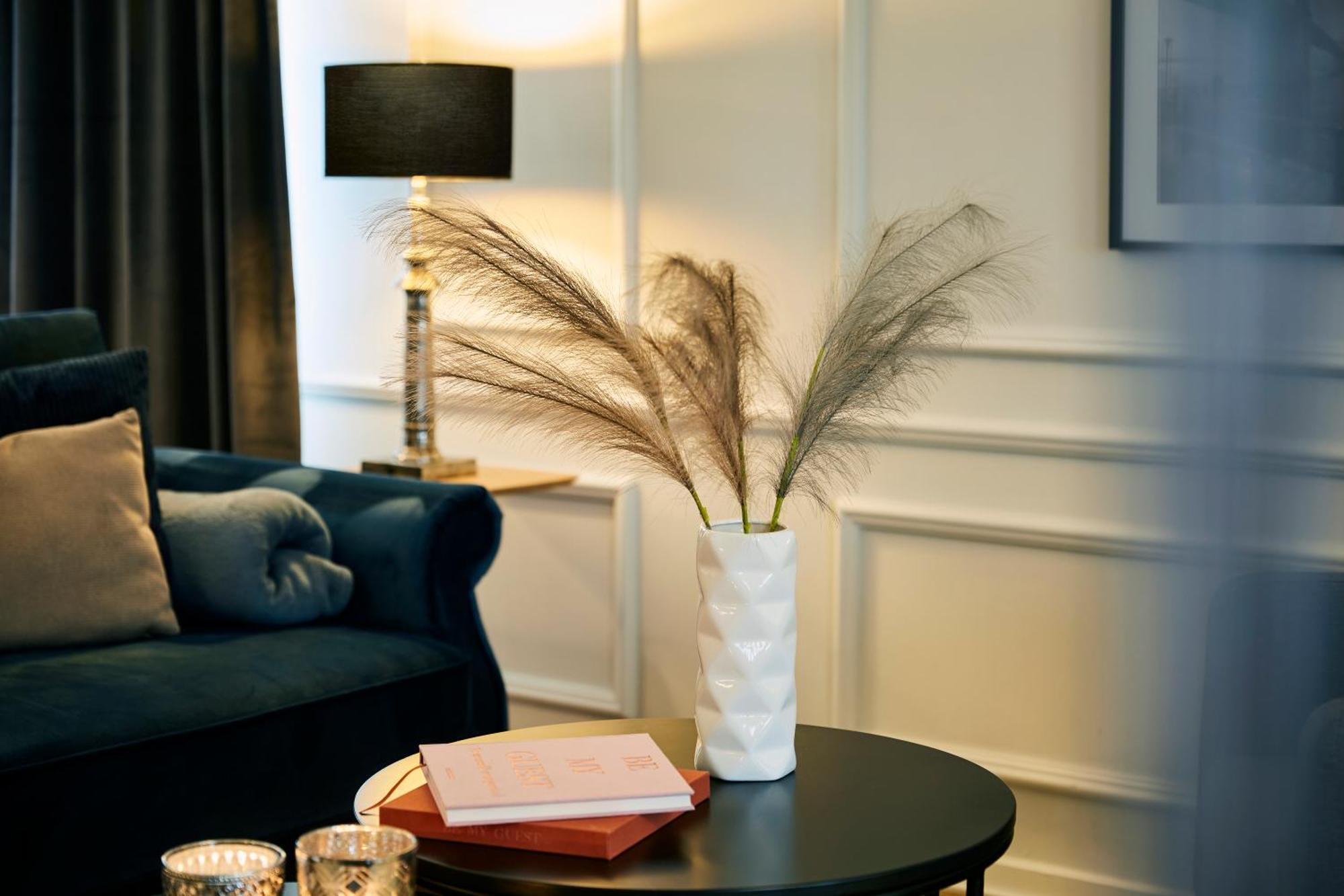 R B Apartment: Airport-adjacent Haven For Families And Professionals Hamburg